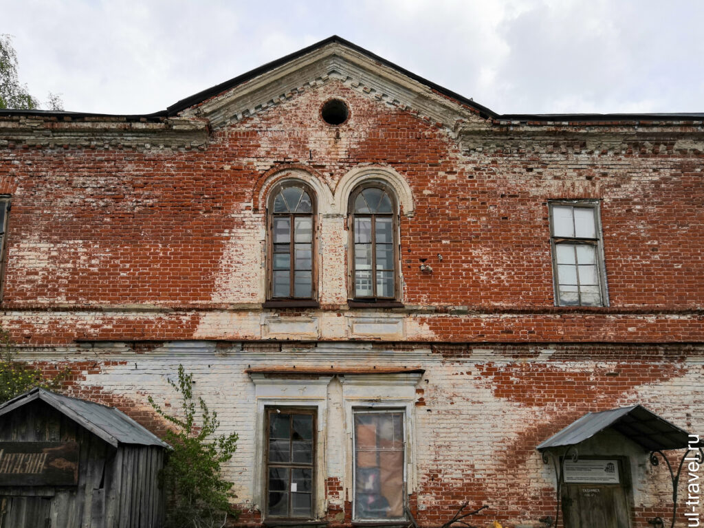 Здание усадьбы Гагариных в селе Теньки