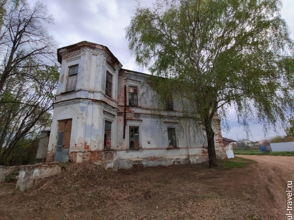 Здание усадьбы Гагариных в селе Теньки