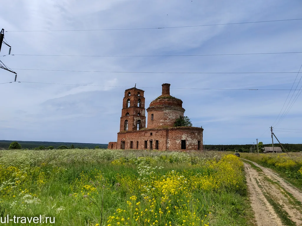 Церковь Михаила Архангела в селе Коноплянка Ульяновской области