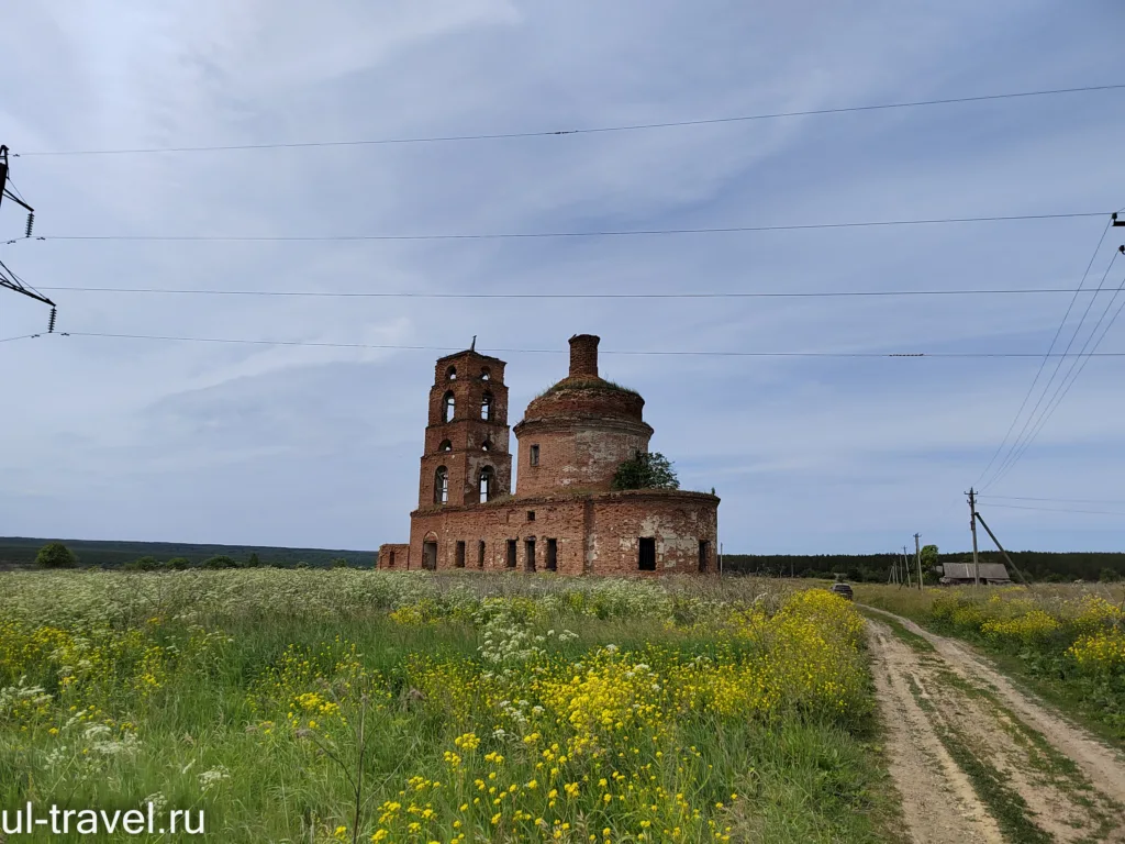 Церковь Михаила Архангела в селе Коноплянка Ульяновской области