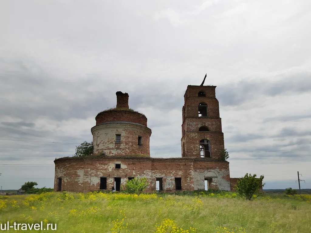 Церковь Михаила Архангела в селе Коноплянка Ульяновской области