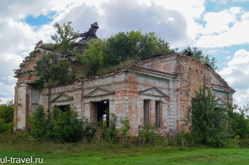 Церковь Покрова Пресвятой Богородицы в селе Кезьмино. Вид снаружи.