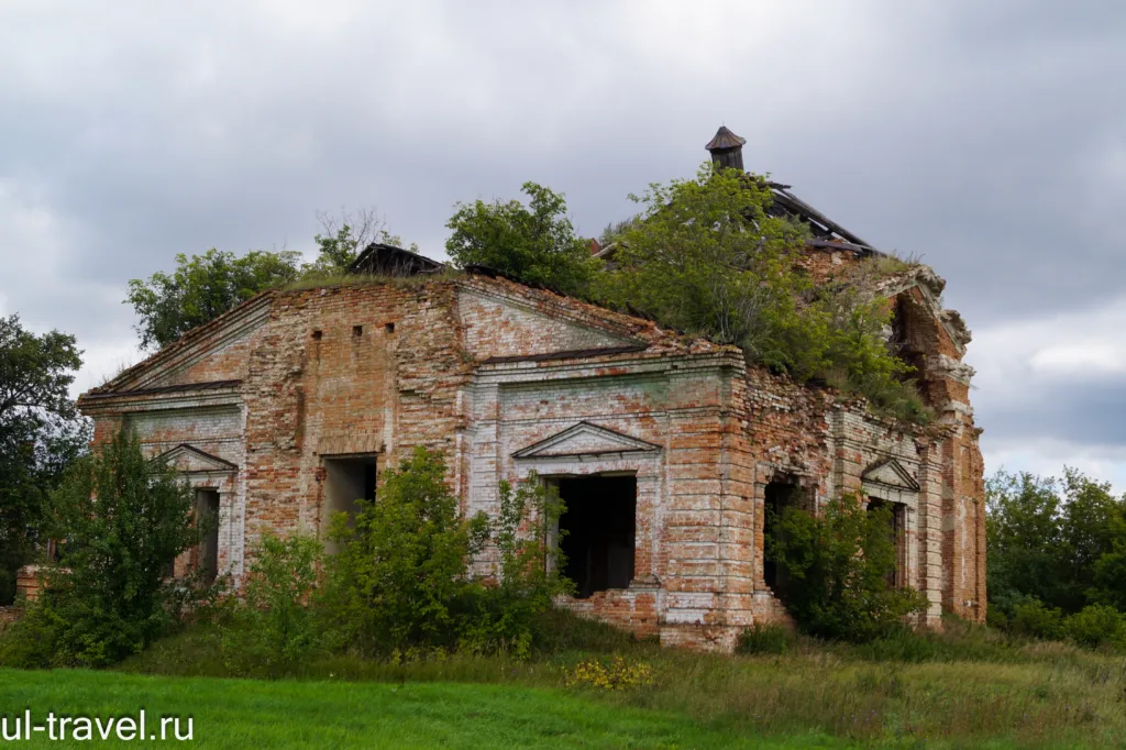 Церковь Покрова Пресвятой Богородицы в селе Кезьмино. Вид снаружи.