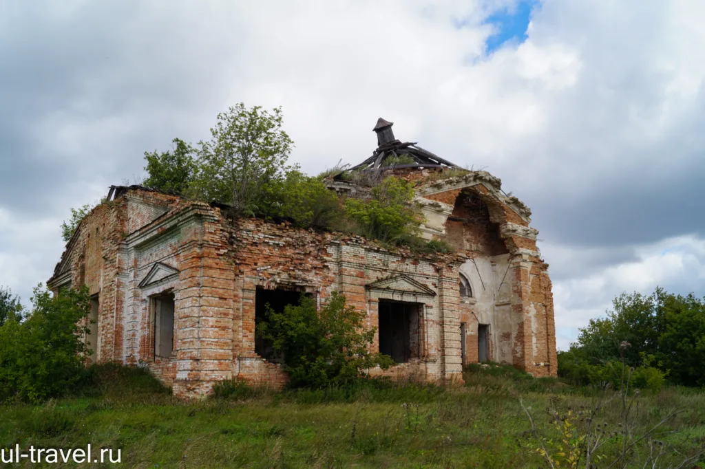 Церковь Покрова Пресвятой Богородицы в селе Кезьмино. Вид снаружи.