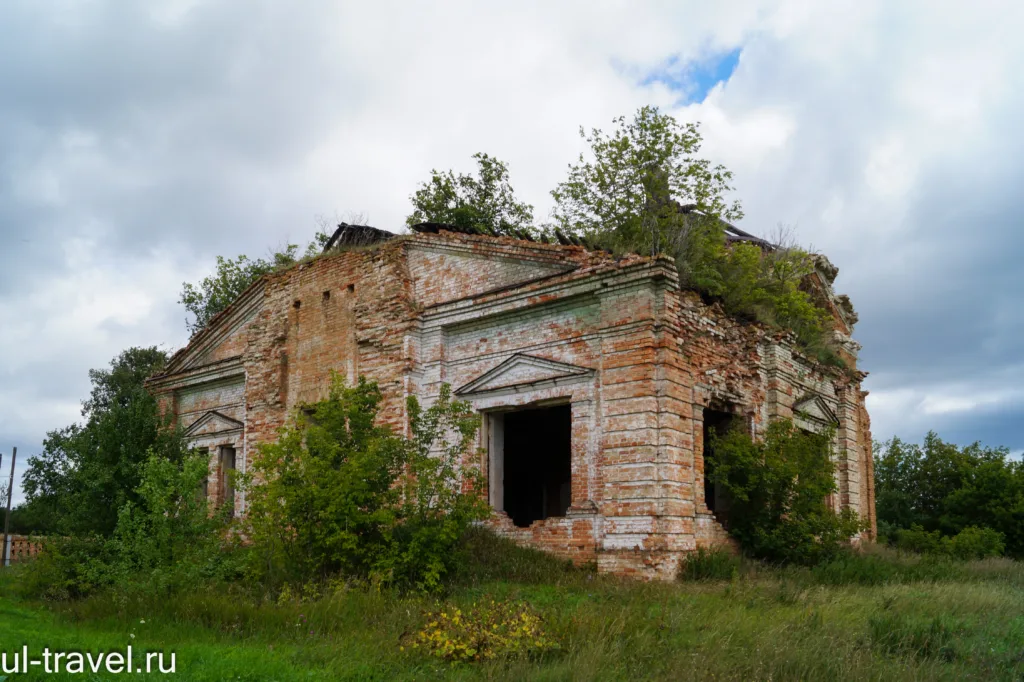 Церковь Покрова Пресвятой Богородицы в селе Кезьмино. Вид снаружи.