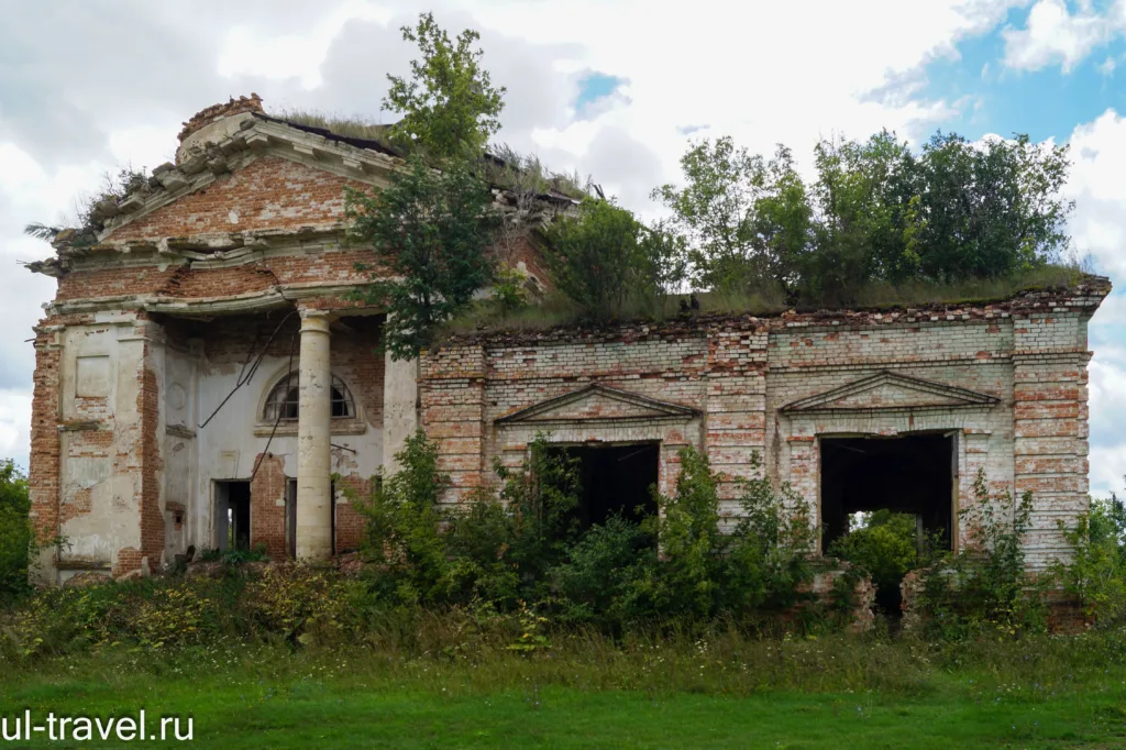 Церковь Покрова Пресвятой Богородицы в селе Кезьмино. Вид снаружи.