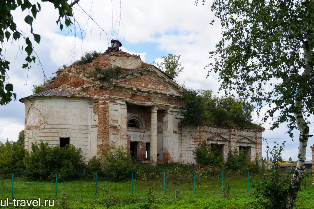 Церковь Покрова Пресвятой Богородицы в селе Кезьмино. Вид снаружи.